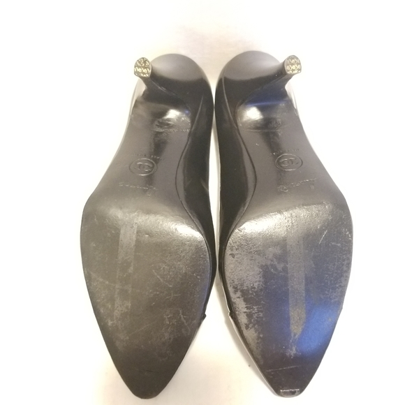CHANEL Leather Black Heels Pumps. - Picture 10 of 14